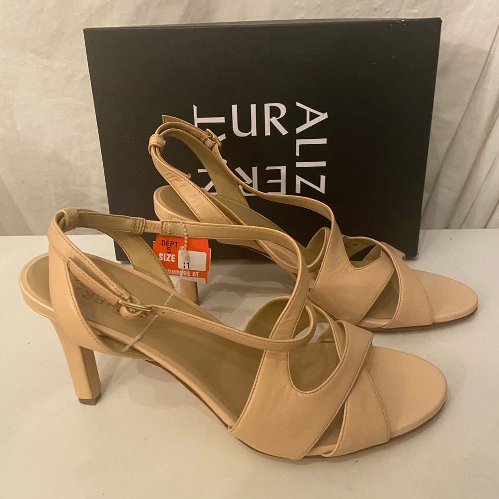 - Naturalizer nude leather heel sandals 11 NWT